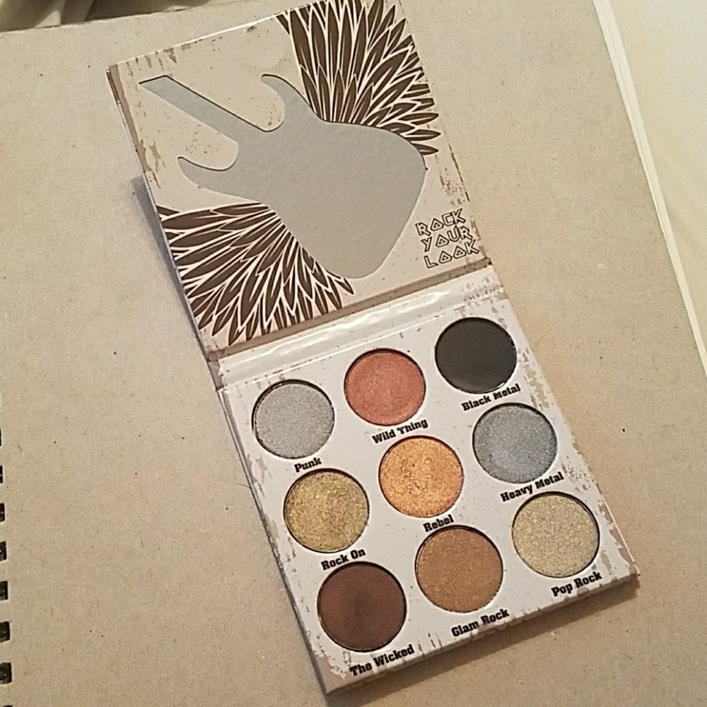 Crown Brushes Glam Metals eyeshadow palette